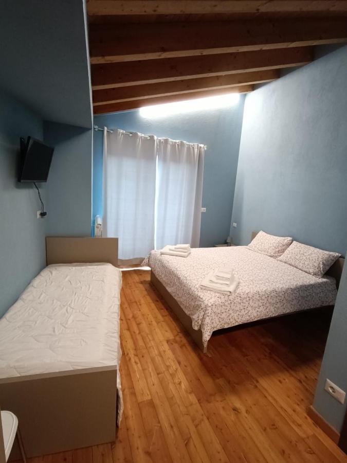 Constancia Trattoria Hostel Валдиери Екстериор снимка