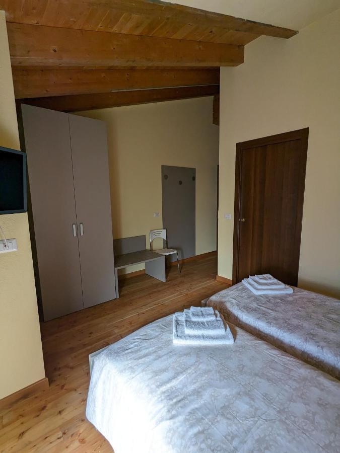 Constancia Trattoria Hostel Валдиери Екстериор снимка