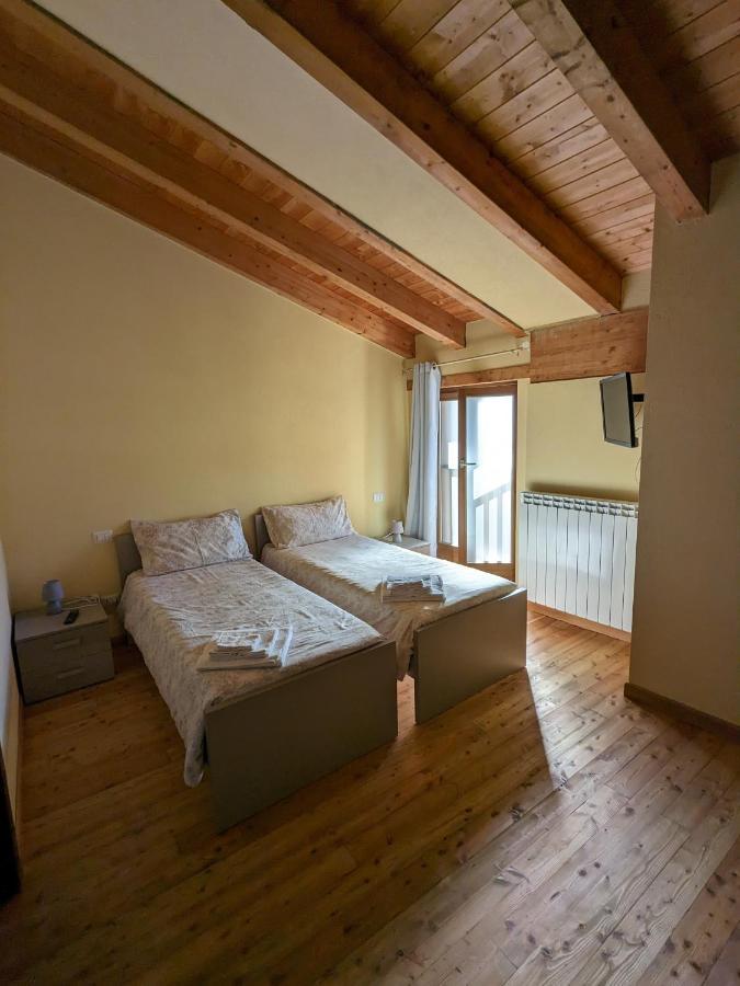 Constancia Trattoria Hostel Валдиери Екстериор снимка