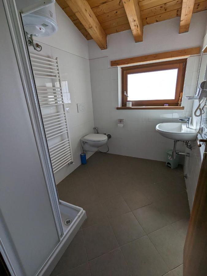 Constancia Trattoria Hostel Валдиери Екстериор снимка