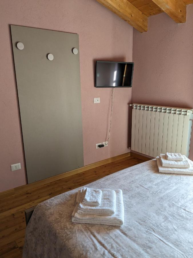 Constancia Trattoria Hostel Валдиери Екстериор снимка