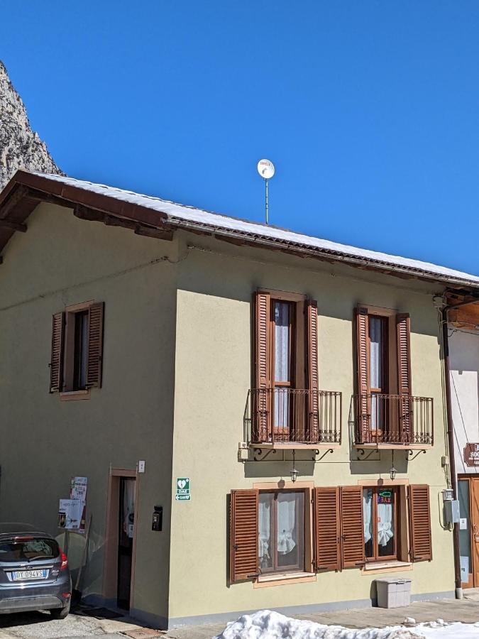 Constancia Trattoria Hostel Валдиери Екстериор снимка