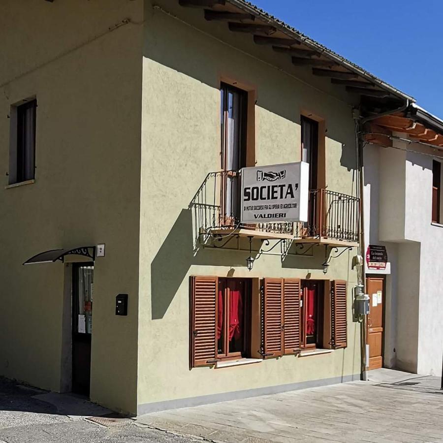 Constancia Trattoria Hostel Валдиери Екстериор снимка