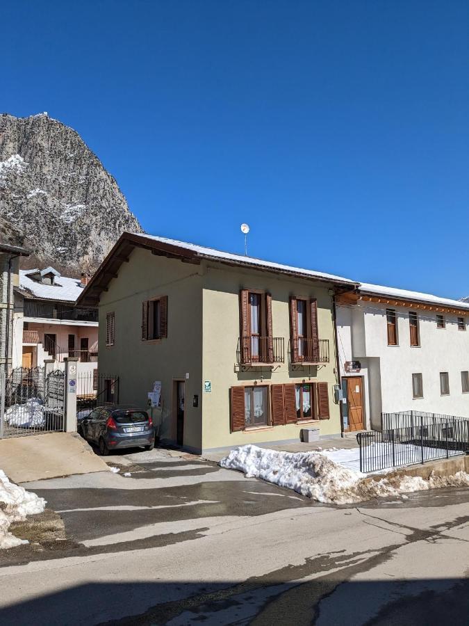 Constancia Trattoria Hostel Валдиери Екстериор снимка